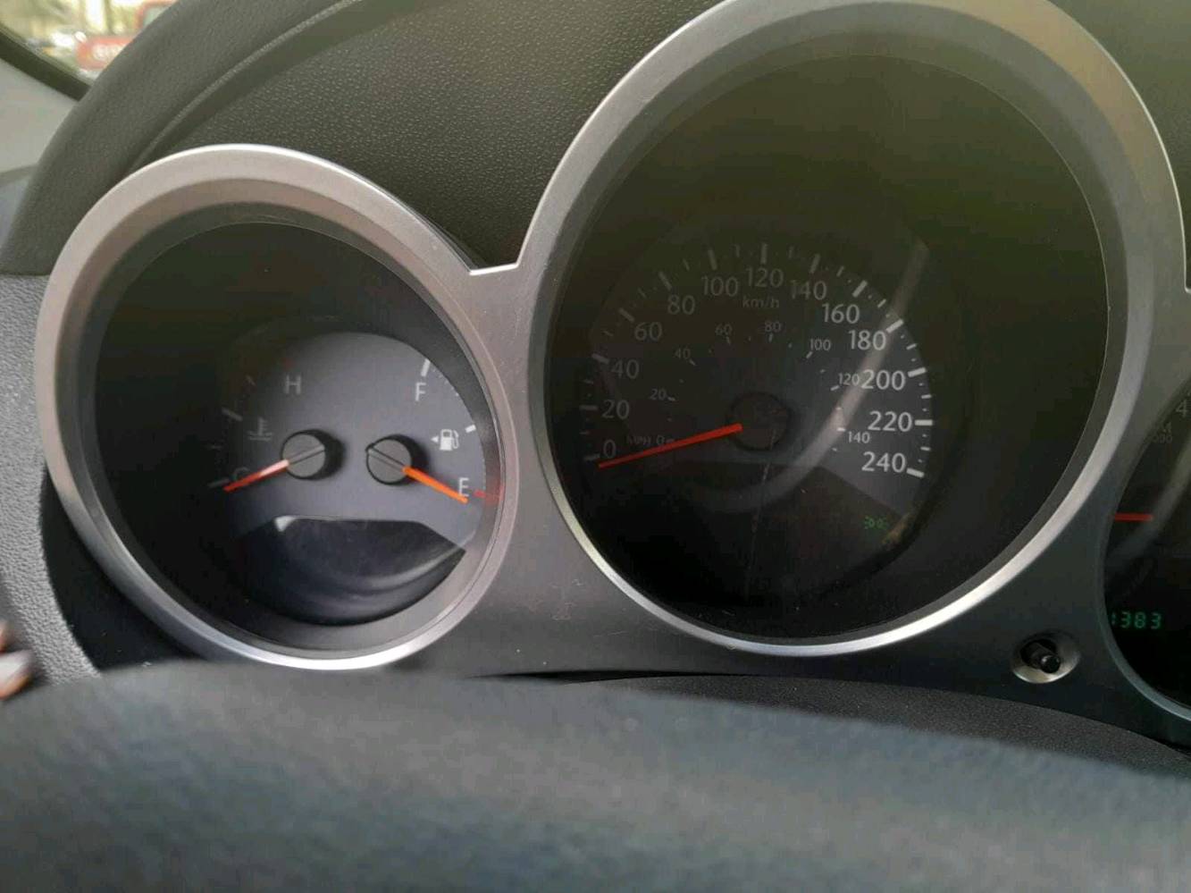 تفاصيل السيارة:  سيارة  C200 كرايسلر سبرينغ موديل 2010
مواصفات السيارة:  فتحة سقف تحكمات ستيرن محرك 6 سليندر 3500 گير اوتوماتيك 
بيها طخطخات بس مواصلة للدواخل والسيارة بيها
تلحيظات + الرقم الماني  
الللون ابيض بي جراد 
أو مراوس بسيارة 7 راكب وأنطي فرق
للاستفسار:  ***********،  ***********بي واتساب