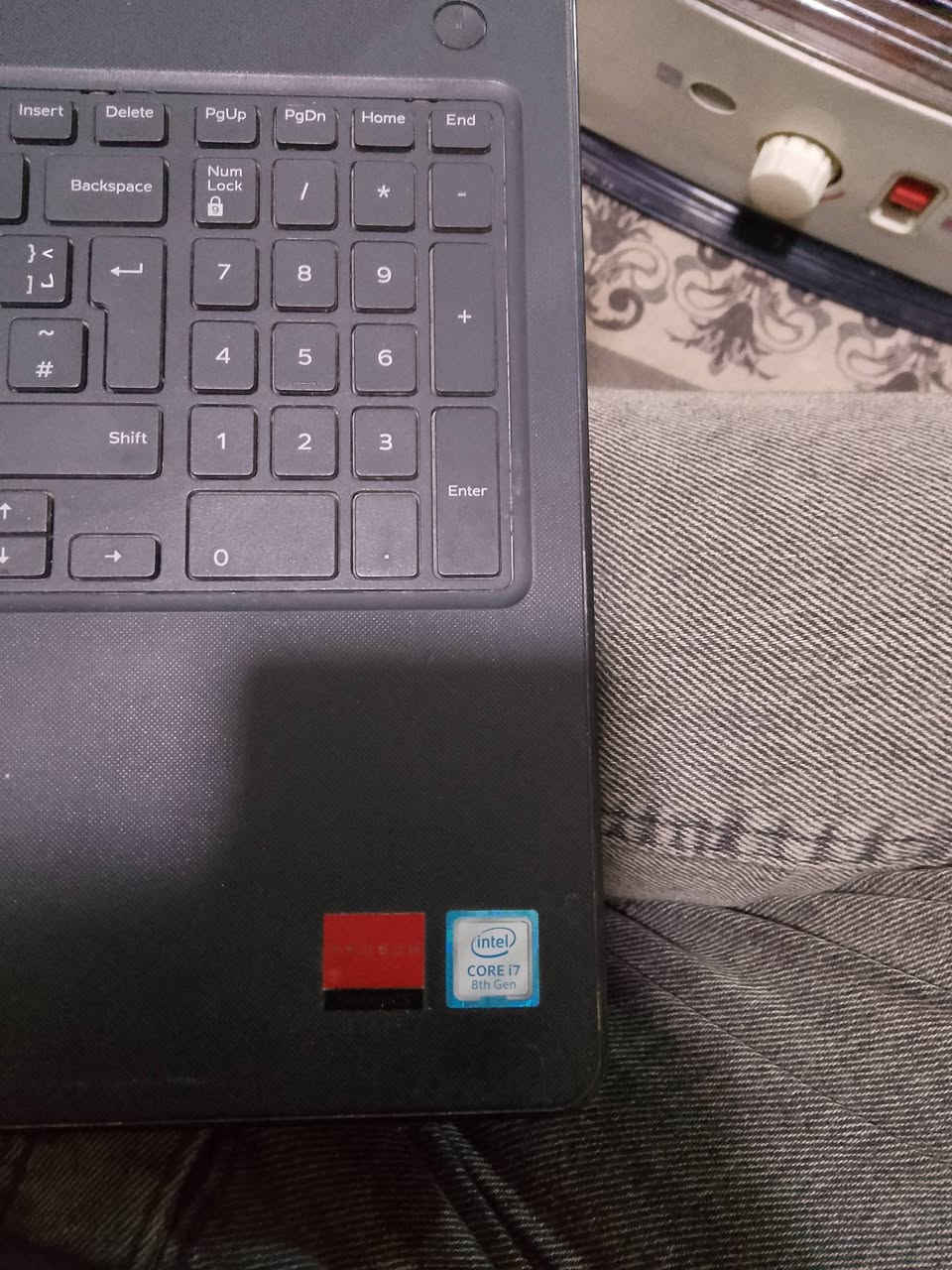 مواصفات الجهاز
Cori7
 كارت الشاشة 4 كيكا نوعة Adm
الرام 8 كيكا
الهارد واحد تيرا ssd
الجيل الثامن وباقي المواصفات مكتوبة بلكارتونة
جهاز نظيف كلش رايدة 450 الف 
مكاني بغداد رقمي ***********
