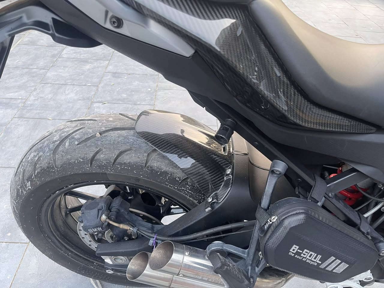 للبيع BMW S1000xr k49 موديل 2019
دراجة مرقمة لوحات سنوية باسمي تحويل بنفس اليوم 

دراجة مزودة بــ قطع كاربون فايبر تقريبا تعتبر فول كاربون 

مزودة بـ اكزوز كوبرا الماني المنشأ 

مزودة بـ شاشة navigation نوع  CHIGEEGO  

 مزودة بـ جهاز البرطاني المعروف عامياً HEXezCAN  لإضافة ملحقات مثل مجموعة اضائه وبزر هورن 

 مع قرص CD  لصيانة كافة الاعطال ومخططات الصيانه 

مع جهاز كشف الاعطار والبرمجة كودات  الجهاز معروف GS911 wifi  الجهاز يدعم فقط دراجات BMW  جهاز برطاني المنشأ 

دراجة ممشاها قليل استخدام شخصي  

صيانه دورية وتبديل زيت والفلاتر بمواعيد الشركة 

كافة التحكمات تعمل 

تحكم  suspension دبل امامي خلفي 

تحكم تثبيت السرعة 

تحكم في ABS 

تحكم تركشن كونترول 

تحكم  بنوع القيادة مثل مطري سبورت وداينمك 

مزودة ب ABS PRO 

صوت الدراجة  الاكزوز هو بوب كرون popcorn sound

دراجة قدرتها الحصانية 174 hp

Speed limit open 300 km

مزودة بـ انارة امامية ثانيوية تعمل عالي ناصي وتعمل فلاش مع الهورن 

نوع الفرامل الامامية (بريك) بريمبو 

نوع الفرامل الخلفية (بريك) BMW 

تاير امامي خلفي جديل تم ستبداله قبل شهر تقريباً  تاير امامي حجم 120

تاير خلفي حجم 200 

مزودة بصندوق خلفي حجم ٦٤ لتر نوع GIVI اليطالي 

معروضة بسعر 100 ورقة 

وبيها مجال للشراي


**إذا كنت صاحب هذا الإعلان وتريد حذفه لأي سبب، رجاءا أرسل رسالة إلى الدعم الفني**