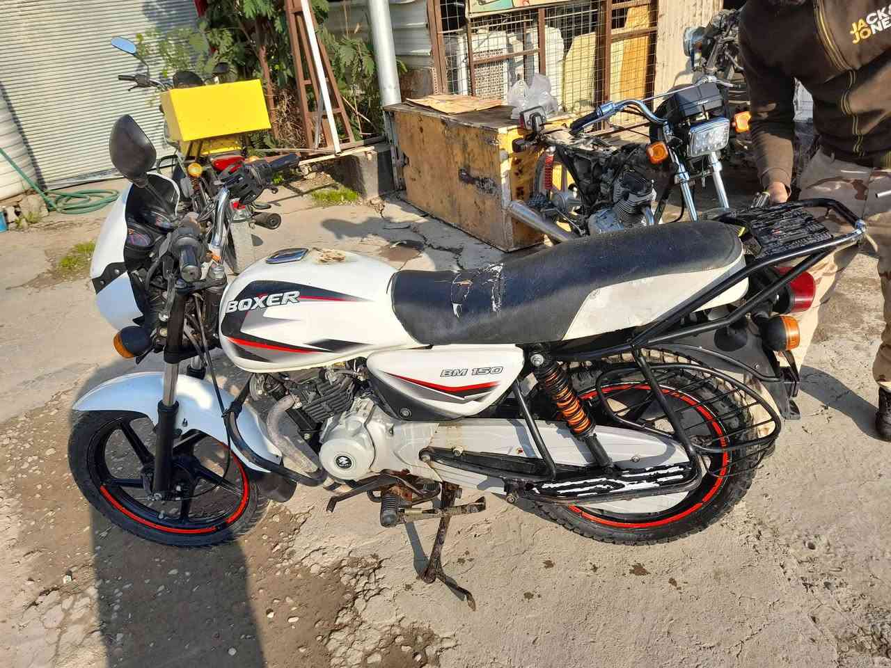 دراجة بوكسر2020 للبيع 
مكينه مامفتوحه وخير من الله
اوراق اصوليه اضمنلك ترقيم 
كهربائيات كامله
كيج سرعه يحتاجله بس واير
غير هذا الدراجه كامله مكمله من كلشي 
مكاني جسر مهروت مامتواجد ع الفيس 
*********** اتصال / واتساب
