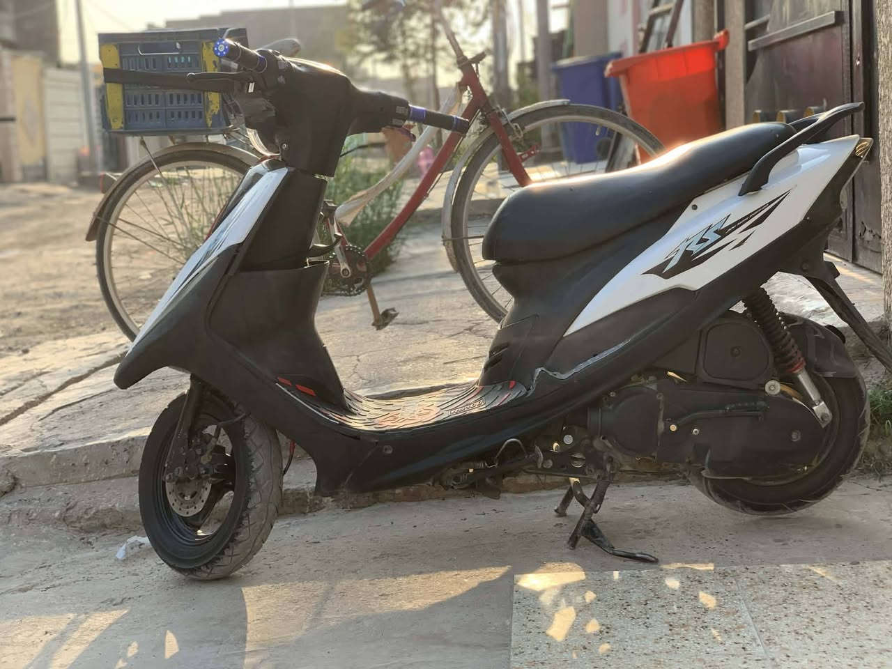 السلام عليكم
ماكس عدله للبيع
دراجه كامله مكمله
شلعه ومعدل محرك ماتسمعله صوت
كهربائيات شغاله كله 
السعر ٦٥٠وبيه مجال
العنوان ديالى تقاطع القدس الحديد
للاستفسار ***********
