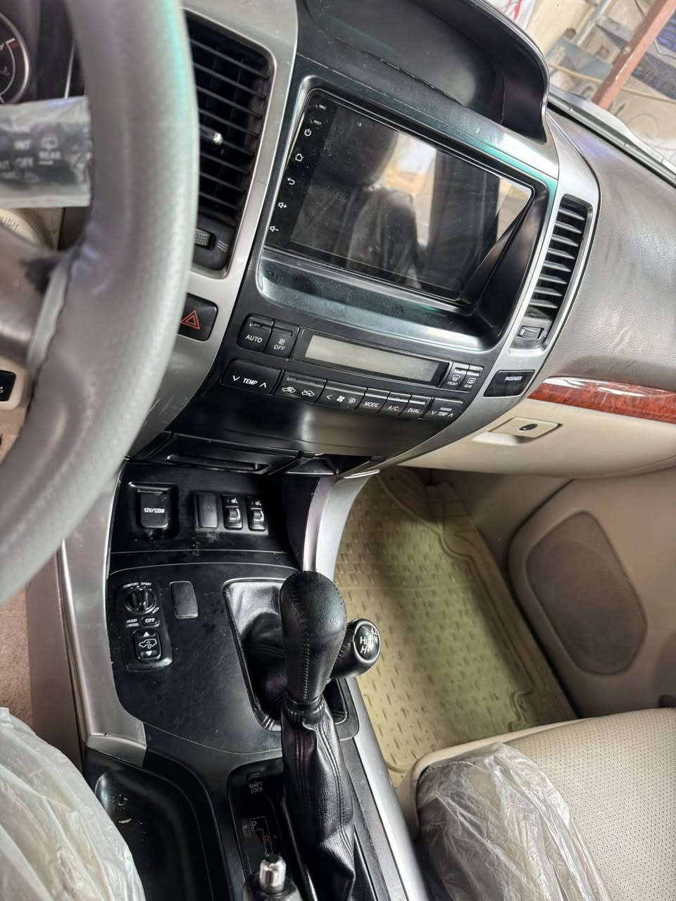 سلام عليكم برادو موديل2009مواصفات كويتي كامل مواصفات هيترتت بلكشن مري شفط دبل تانكي جكات تصعد وتنزل ثلاجه  السياره بيها شبر بلبنيد بس الباقي مكفول محرك v6مكاني بغداد رقم ***********
