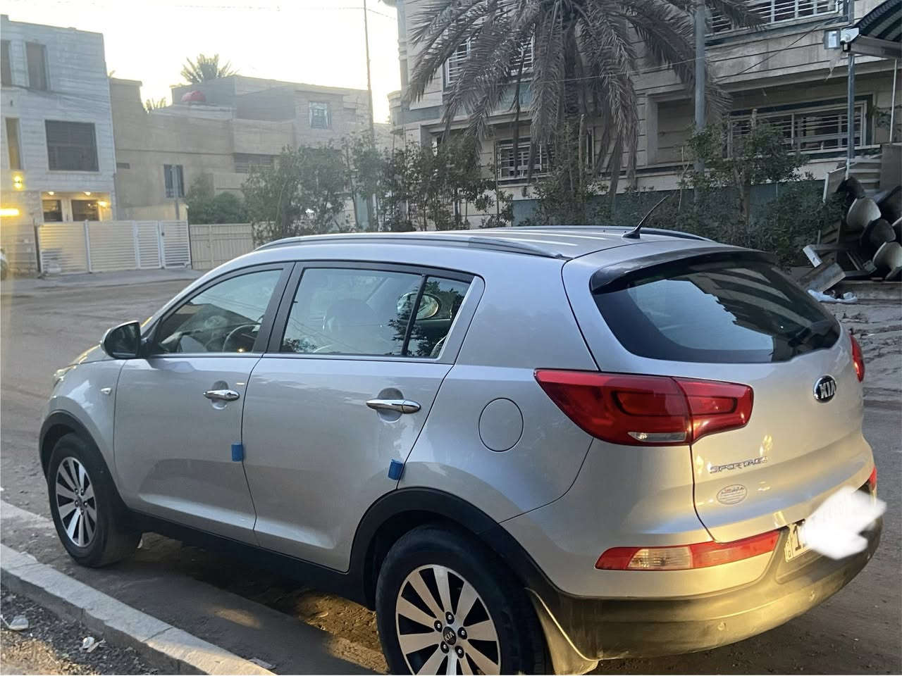 سلام عليكم سبورتج موديل 2016 خليجي مكفوله من صبغ  وضربه محرك دوش ما مفتوح كير ما مفتوح بيه بارد كد شبر رقم بغداد انكليزي هزه جديده سنويه 30 معروضه 148 بيه مجال حك جيه مكان بغداد شارع فلسطين ***********
