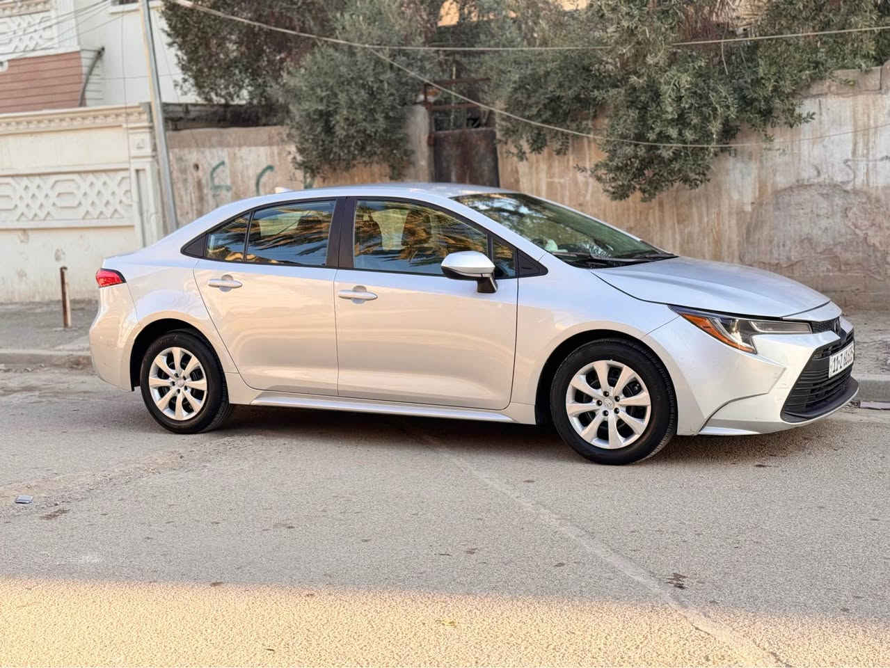 لسلام عليكم 
تويوتا كورلا 
بيع او مراوس بسياره عاليه 
وانطي فرق 
2023
ماشيه 55الف كيلو 
وراد امريكي حادثها بنيد وجاملغ 
لا واصل شاصي ولا دواخل حادث خفيف وصور الحادث منشوره ويه الصور 
مواصفات 
شاشه 
تحكمات ستيرن 
هاند بريك بصمه 
كامره 
مكينه وكير شرط شركه 
السياره جديده كلش 
والسعر 150وبيها  مجال حك جيه 
*********** 
مكانها بغداد الشعب بغداد, العراق
