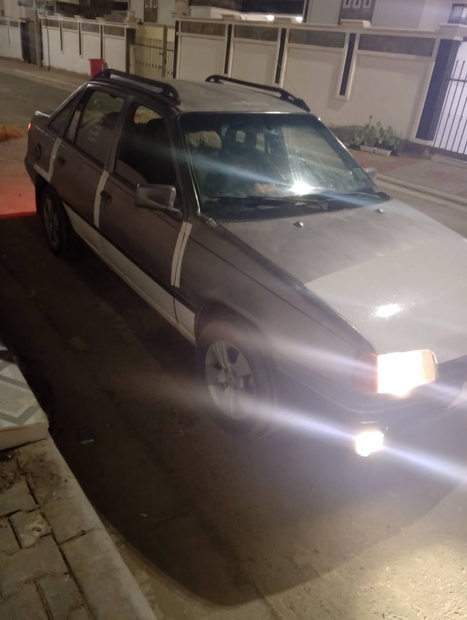 للبيع اوبل كاديت بسعر جدآ مناسب موديل 92 سنويه جديده تحويل ثاني يوم سياره مال عمل وقتصاديه محرك 1600 گير عادي  السعر قفل من الاخير 13ورقه عليهه غرامه 100 الف ينزلن من السعر مكان الرمادي مجمع اليرموك ***********

