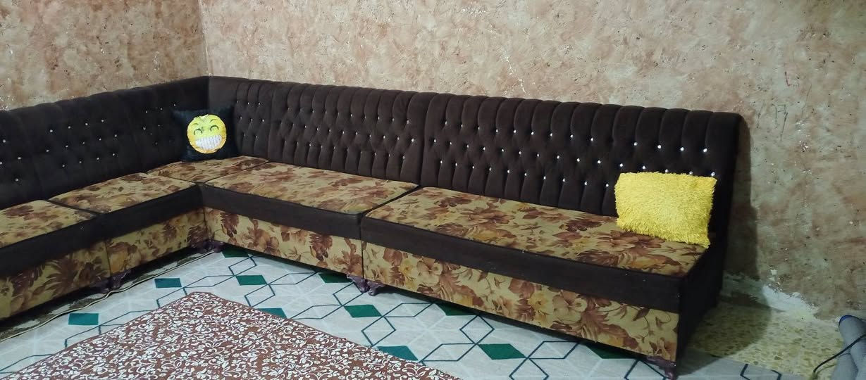 ديوان 10مقاعد نضيف كلش اي ضررمابي وياه مفارش سعره 175يوجد توصيل داخل كربلاء ***********
