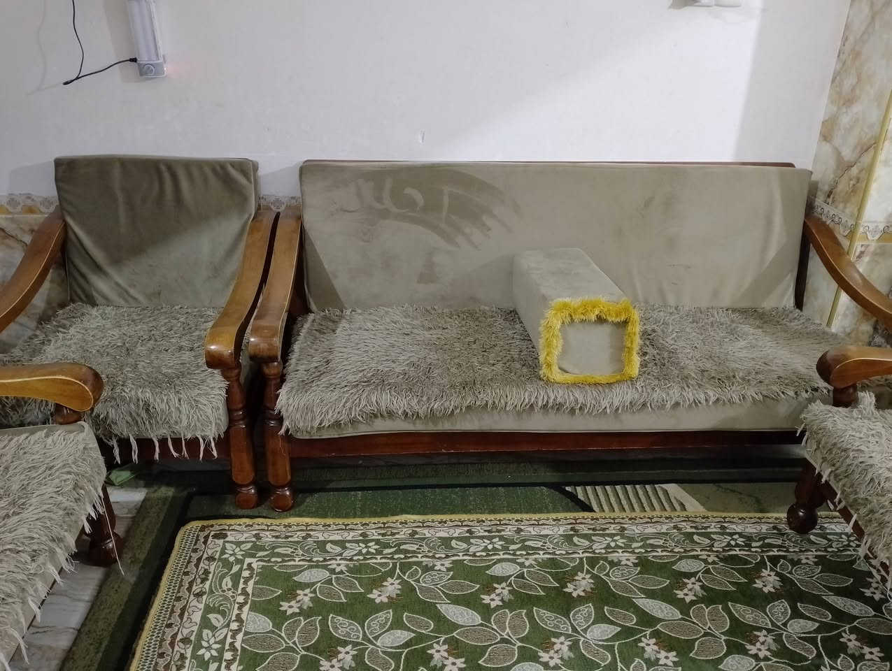 للبيع نضيف جدا المكان بعقوبه السعر350بي مجال ***********
