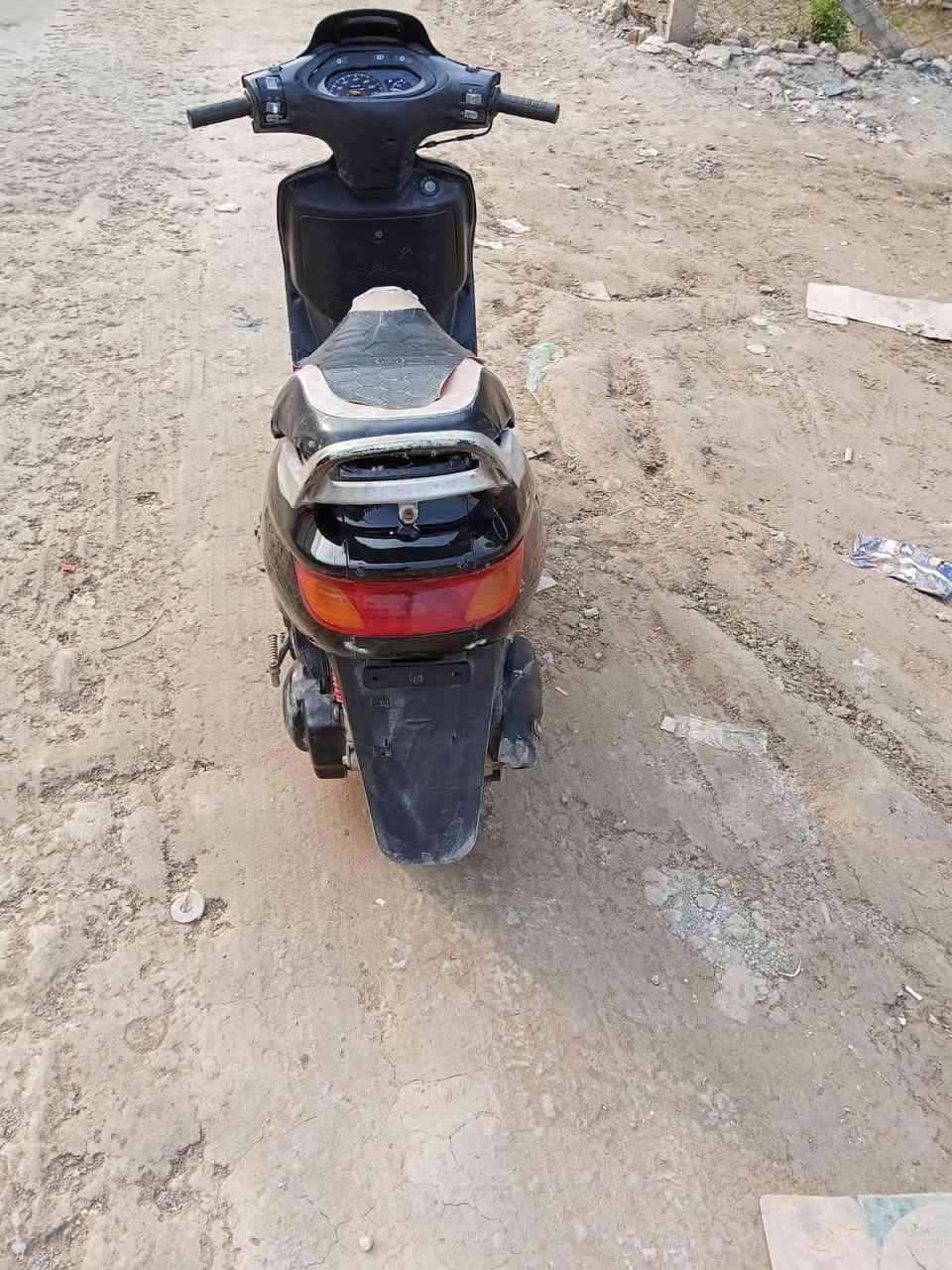 للبيع دراجه فراشه نظيفه مكينه مفتوحه ولفات فقط خرسه هندر واحد تشتغل كهربائية كلها شغاله سلف تايرات جديد دراجه حلوه وناعمه مكاني الدوانيه حي الضباط للتصال على الرقم *********** السعر 325
