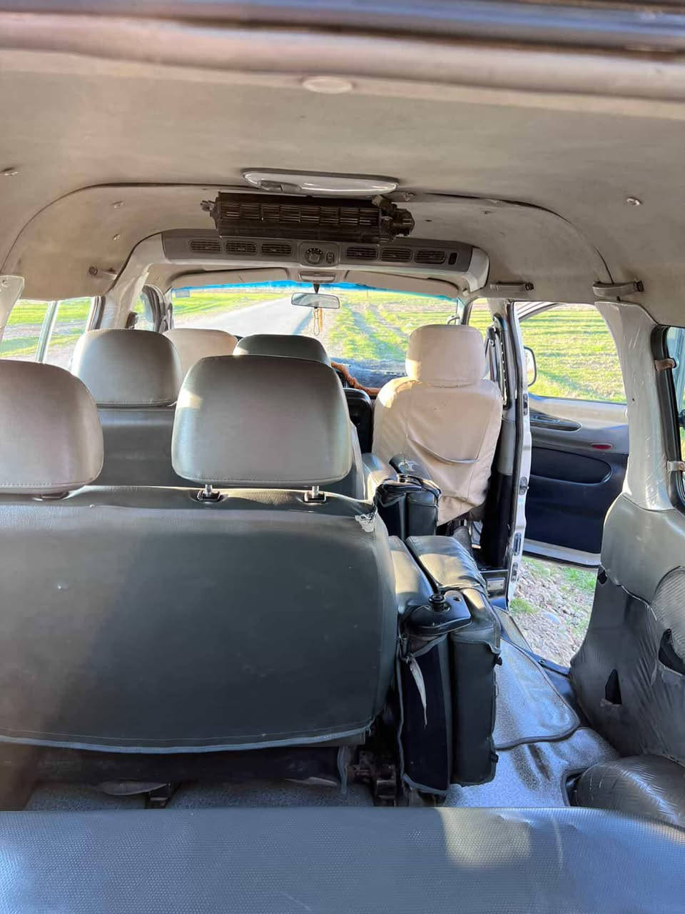 السلام عليكم ستاركس 2007تكمه وسنويه رقم جديد السيارة بأسمي تحويل ثاني يوم بيها صبغ شبر بالجامرلوغ الخلفي من جهة السائق وبيها جنطه مبدله اثر خياس شواصي كير أكسل كله بالشرط السعر 95 وبيها مجال مكاني ديالى جلولاء  للاتصال ***********
