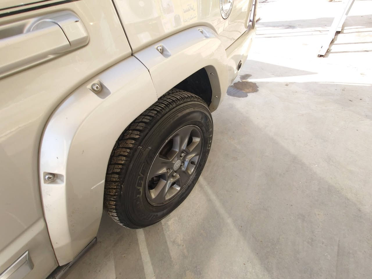 اقرئ تفاصيل وشوف فيديو ومواصفات
جيب كوماندر 2007 هيمي 5.700
بيها منظومه غاز انسئ صرف (13) الف تفولها 6 ايام تبقئ يعني كل أسبوع 13 الف
مكينه وكير وصدر تايرات كلها نظيفه 
فول مواصفات ونظيفه جدا من خارج وداخل
115 $
تراي الك وين ما تريد
***********
واتساب واتصال 

وبسمي بغداد 
تشغيل عن بعد
3 فتحات 
شاشه اعطال
شاشه بلوتوث
كامره 
نضام ايكو
بصمه جنطه كهربائي
دواسات كهربائي
تحكم ستيرن فول
7 راكب
3 قطع تبريد
ويل كب
سماعات 
كلها شغال
 حادثها جاملغ خلفي مبين بالصور وفيديو
وبيها شخوط صندوك. واسفل باب سايق وخلف سايق 
أخذها سونر وين ما تريد
