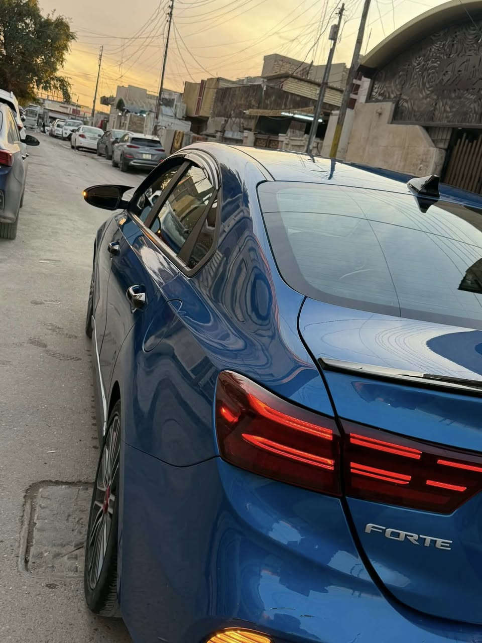 السلام عليكم كيا فورتي مديل 23
ماشيه 25 الف 
قطعتين صبغ حادث بسيط السونار مرفق ويه الصور 
مكينه 1600 تيربو 
نص مواصفات 
ماشيه 25 الف 
رقم بغداد بأسمي 
مكاني بغداد البياع 
***********
