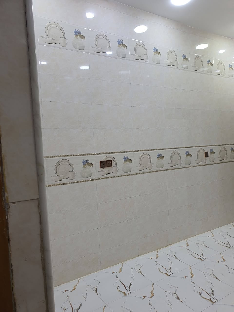 بيت 100 متر طابق واحد بحي الغدير الاولى من جهة صحفيين اول فرع على فلكة القاضي نهاية الفرع ويسرة السعر ب110 وبي مجال 
***********
