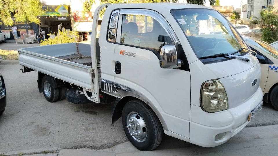 کیای 4000 مۆدێل 2010کەمێ بۆیاخ و هه ندێ سادی هەیە  سۆنەریم داناوەگێڕومەکینەو عەکسلی بەشەرت سەنەوی بەسەرچووە ڕەقەمی تازەیە شەش تایەی تازەی لەژێردایەکوشنوگاعی تازەیە  ..ژ.م
*********** السليمانية, العراق
