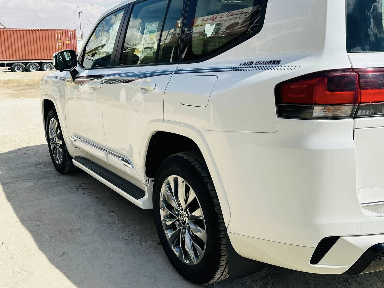 السلام عليكم سياره لاندكروزر للبيع فقط
موديل 2024 بريم سياره كلش نضيفه ماشيه 50الف كفاله عامه مكان السياره بغداد مامتواجد على الفيس 

رقم الهاتف ‭0780 779 2772‬

***********

رقم بغداد انكليزي بأسمي  

السعر 69يعني ب 6شدات و90وبيه مجال
