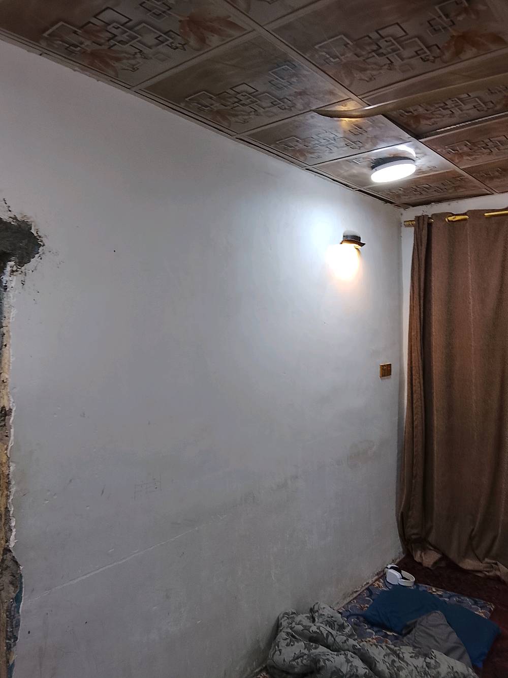 بيت شارع سالم ٧٥م طابقين اربع غرف ومطبخ وحمام ركن على شارعين جاهز للسكن *********** تفاصيل اكثر تجي وشوف وتقتنع 