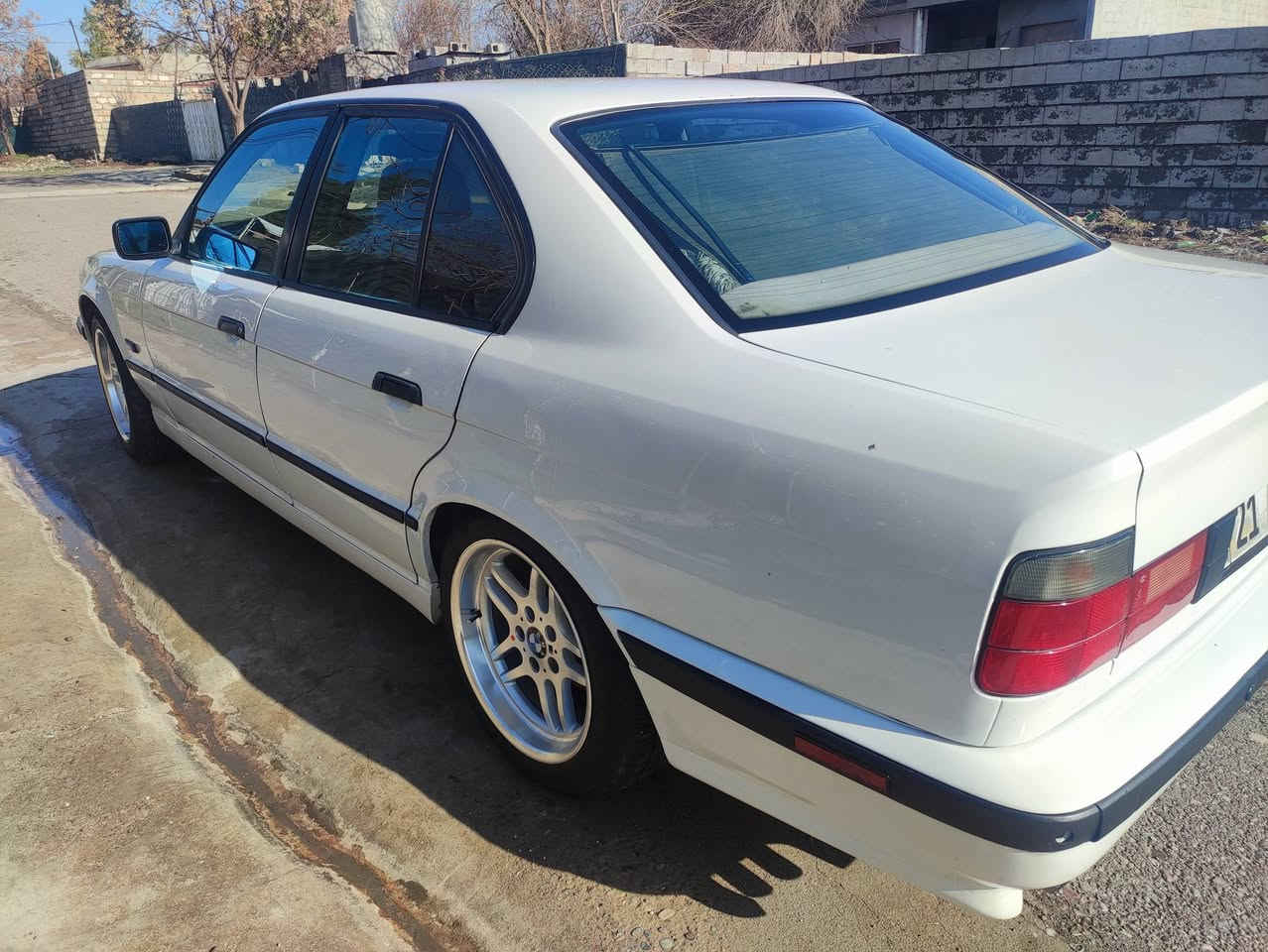 BMW 525     موديل 94  
فول مواصفات من دعامية لدعامية بدون ضربة صبغ بلادي كلشي على وضع شركة كشن هيتر  بس موسلايت كير اوتماتيك  مكينة 525 لاصرف ولا بخار  تبريد جامات كهربائي كلة شرط سنوية جديدة سيارة نضيفة احلى من صورة تخم صدر لوك  شرط تحويل سعر 82 مجال قليل عليها غرامة 000 910      ***********   ***********  مكان التون كوپري
