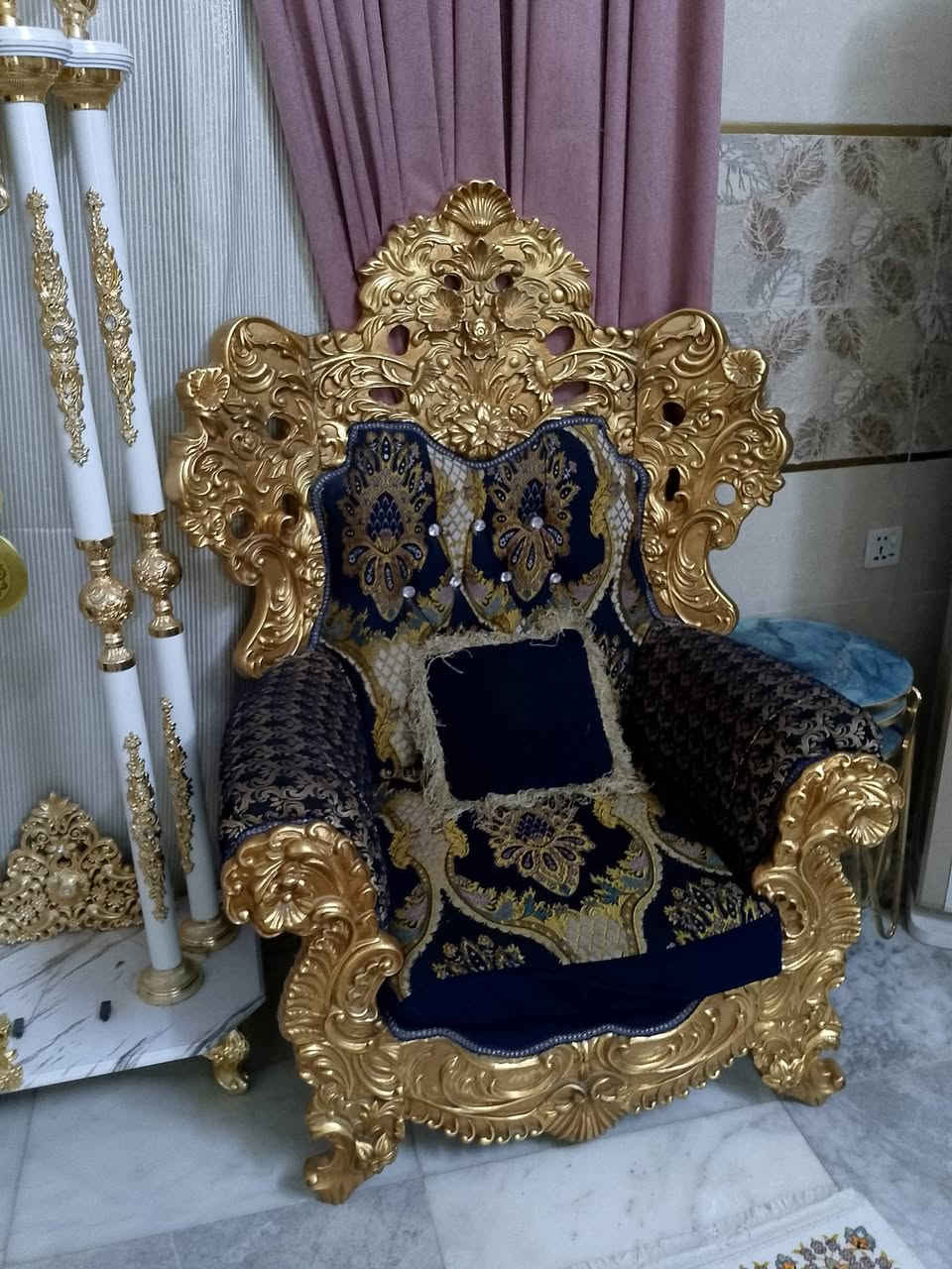 مساء الخير 
عندي تخم للبيع نظيف ومرتب عشر مقاعد وطبلتين وطبله وصطيه الغزاليه شارع الضغط التواصل خاص


**إذا كنت صاحب هذا الإعلان وتريد حذفه لأي سبب، رجاءا أرسل رسالة إلى الدعم الفني**