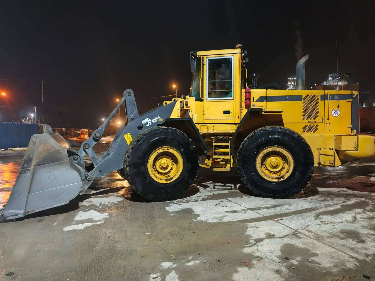 ‏ماشااللە 🧿
‏
‏شفل فالفو  L120 D 
‏مودیل 2001
‏ نضیف مابی ای مشکلە جائیز عل شغل 
‏طاقم طایر جدید 
‏كامل جائیز عل شغل
‏ مکان/ سلیمانیە 
‏رقم موبایل /***********
‏                   /***********
