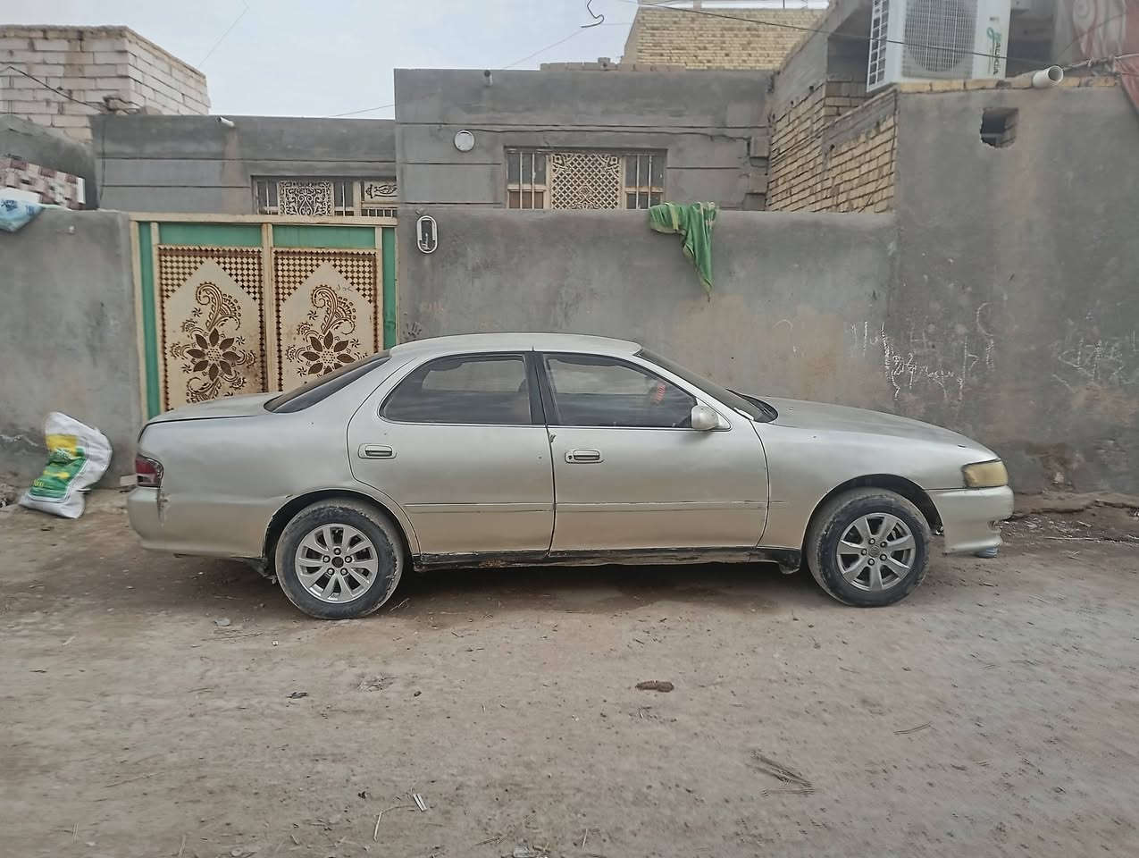 السلام عليكم 
سياره كرسته 
كير ومحرك مكفولات ونجي 
گشر نضيف بدون خياس 
تخم تاير حداديه نضيفه 
كهرباء شغاله للبيع اول للمراوس حسب القناعه 
 العنون الشطرة حي الشرطه 
الرقم *********** وتساب
