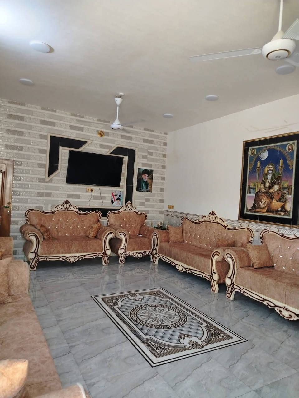 سلام عليكم بيت للبيع حصوه حي العلام يم مدرسه الهيكل بيت كامل من جوه مساحته 200واجهيه 10ونزاله 20بيت مبي اي شي يحب خاص او عله رقم ياستفسر ***********
