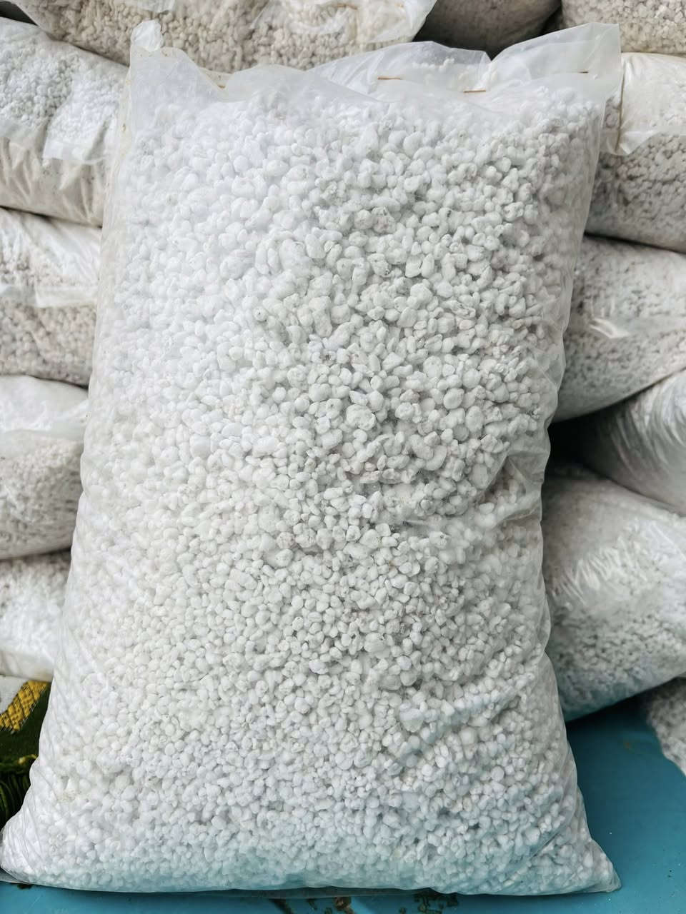 سماد الفيرمي كومبوست و ايضاً البرلايت من شركة أوروك 
نضراً لكثرة الطلبات في عموم العراق قررنا إرجاع بعض الوكلاء و بأسعار الشركة وكيل محافظة الديوانية الاخ جعفر المختار .

إذا تريد تربة حيّة ونباتات أقوى 🌿
نوفر لكم الآن:

🔹 فيرمي كومبوست (سماد عضوي 100%)

يزيد خصوبة التربة

يقوّي الجذور

يسرّع نمو النبات

مناسب للخضروات، الأشجار، النخيل الثيل الضليات الحنطة الشعير البرسيم و جميع النباتات والبيوت البلاستيكية

🔹 البرلايت الزراعي

يحسّن تهوية التربة

يساعد على تصريف الماء

يقلل تعفّن الجذور

مثالي للمشاتل والأحواض والبيوت المحمية

📍 متوفر الآن في الديوانية
📦 كميات مضمونة وجودة عالية من شركة أوروك للأسمدة العضوية والبرلايت

للاستفسار والطلب ⬇️
📞 (***********)
