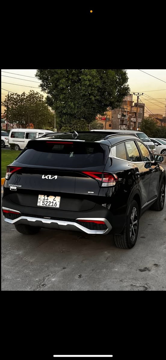 السلام عليكم سبورتج 23 هايبرد  السياره حيل نضيفه وب العافيه على الي ياخذها  ترايك وين ميعجبك صور الحادث موجوده سياره نقص برغي مابيها ولا كلوب بدشبول مشتغل عنواني بغداد الجديده *********** السعر 175وبيها مجال الطيبين
