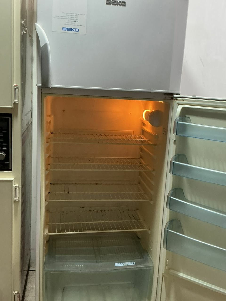 للبيع ثلاجة  مستعملة BEKO أصلية بحالة جيدة 
الموديل: DSE 48090 السعة: 17 قدم (480 لتر) الأبعاد: 182.5 × 70 × 63 سم
✅ تبريد ممتاز ✅ فريزر علوي واسع ✅ مناسبة للعائلة ✅ نظيفة وجاهزة للاستخدام
سبب البيع: عدم الحاجة إليها.
السعر: (300)  للاستفسار والتواصل: (على الخاص)


**إذا كنت صاحب هذا الإعلان وتريد حذفه لأي سبب، رجاءا أرسل رسالة إلى الدعم الفني**