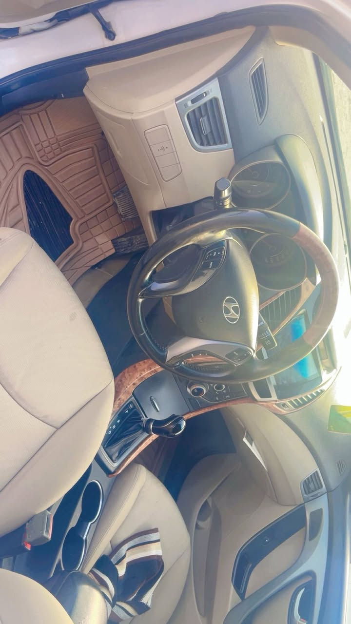 السلام عليكم النترا خليجي موديل 2015 محرك 2000 فول ومواصفات فتحة سقف اربع دسك حساس خلفي لد نهاري وليلي 
تخم تاير 
تبريد ثلج
كامرة خلفية
تحكم جهتين
يدات نيكل
تبريد قطعتين
بيها صبغ صفحة جهت السايق بدون دواخل
السيارة جاهزة
السعر 110$ 
***********
واسط العزيزية
