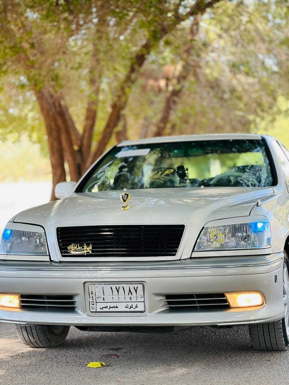 TOYOTA CROWN ROYAL SALON 👑      للبيع او مرااوس
للبيع تيوتا كراون2003
اللون أبيض محجل.
رقم كركوك تسجيل جديد قرار 48 مدفوع كمرك كامله باقيه علرقرم 
مكفوله كفاله عامه من كص ونقل جثه ورسميات والاصوليات فقط ضربه بالجاملغ الخلفي  وطخه بصيطه بلجاملخ المامي 
المواصفات 👇 
٤دكم 
داخل عسلي ملكي 
مكينتها في في تي سي تسعه ستوني شاده وارد يااباني شرط  شاصي 71
تبريد قطعتين امامي خلفي.
اربع كشنات كهرباء.
ستيرن كهرباء+تحكم ستيرن.
برده خلفيه كهرباء اصليه.
مري كهرباء+هيتر♨️.
ويل نجمه 
داخل بيجي مطعم بصاج.
كروز تثبيت سرعه.
تبريد ثلج ❄️.
لايتات كرستال زنون.
بگ لايتات كرستال.
شاشه كرستال ترحيب
دبل شاشه +كامره خلفيه
سستم صوت+دمامت فد شي.
غراض مال جنطه كامله.
العنوان 🏡ألنجف الاشرف
السعر 100وبيها 
للاستفسار واتساب او اتصل  📞 ***********
رجااان الموشراي لا يكسر بلسعر ولسوك كلشي بي الكلمه الطيبه
