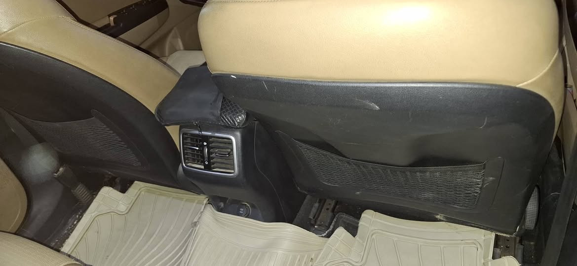 تحيه طيبه للبيع كيا سبورتج خليجي رقم بغداد الجديد سنويه هزه كله جديد عليها ادامه كامله سياره جاهزه بدون نواقص سياره مكفول من حادث وصبغ وفتح بيها فقط جاملغ أمامي شخوط وتم وضع كلير سونارات اثنين موجود بيها تخم تاير باتري جديد قمارة بنوراما دواخل عسلي تبريد قطعتين ٣ وضعيه قياده  حساس أمامي وخلفي لد نهاري وليلي زراك لايت اشاير بل مري وشفط  كشاف رباعي تحكم لايت عالي ناص زنون بلاد تبريد وتتفئه شغال ويل ١٩ كروم فراشه سعر المطلوب 25 مليون قفل ***********
