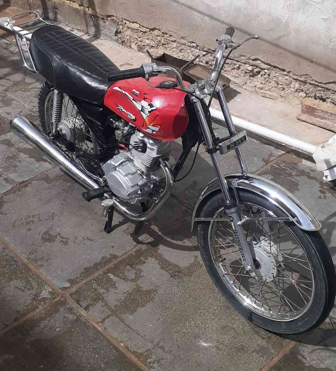 السلام عليكم دراجه للبيع موديل 16 اوراق اصولي دراجه حلوه وجاهزه واغراض كله جديد مكان واسط قضاء الحي والسعر ب 450 وبيها مجال للشرائع والاتصال على الرقم***********
