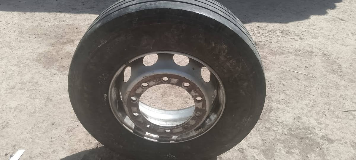 تاير كامل هو او وايله اقياس 22 هذا رقم راعيه ***********مكان ناصريه على طريق البصر العادي
