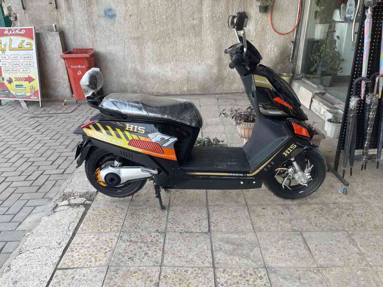 سلام عليكم دراجه البيع جديد شغله درجه بطاريت جدد 6كبار درجه بعد بل جيس نوع دارجه HlS  (سعر 950وبيه مجال )المكان بغداد العامرية ***********
