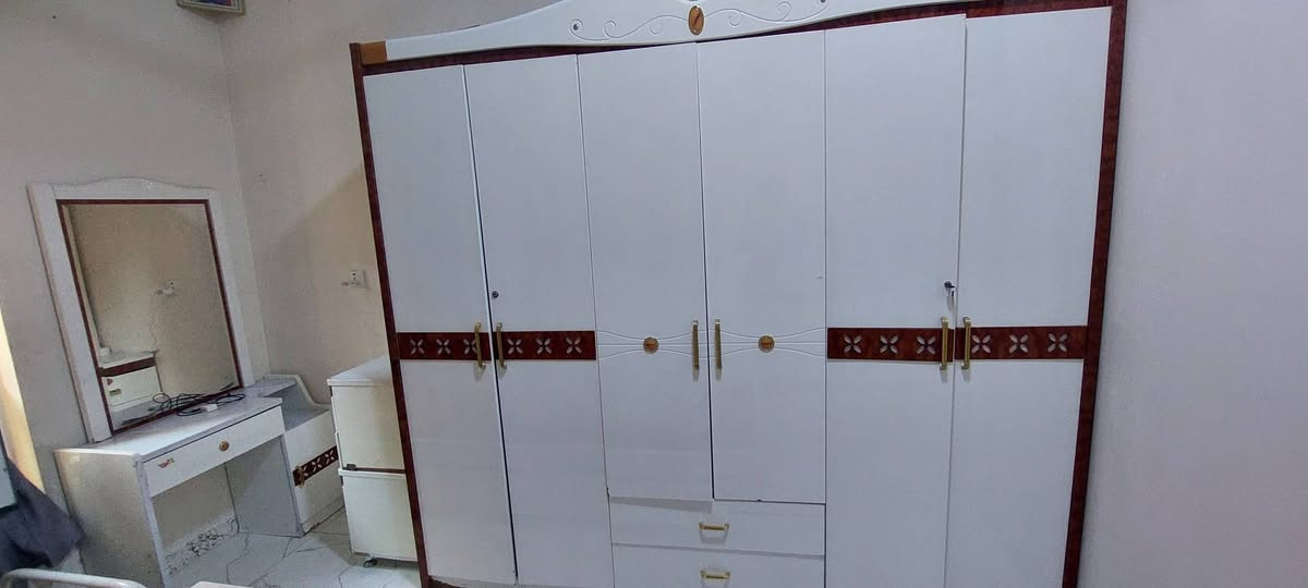 سلام وعليكم غرفة للبيع مستعمل سعره 200 الف وبي مجال مكان كركوك قادسيه الاولى 
***********
