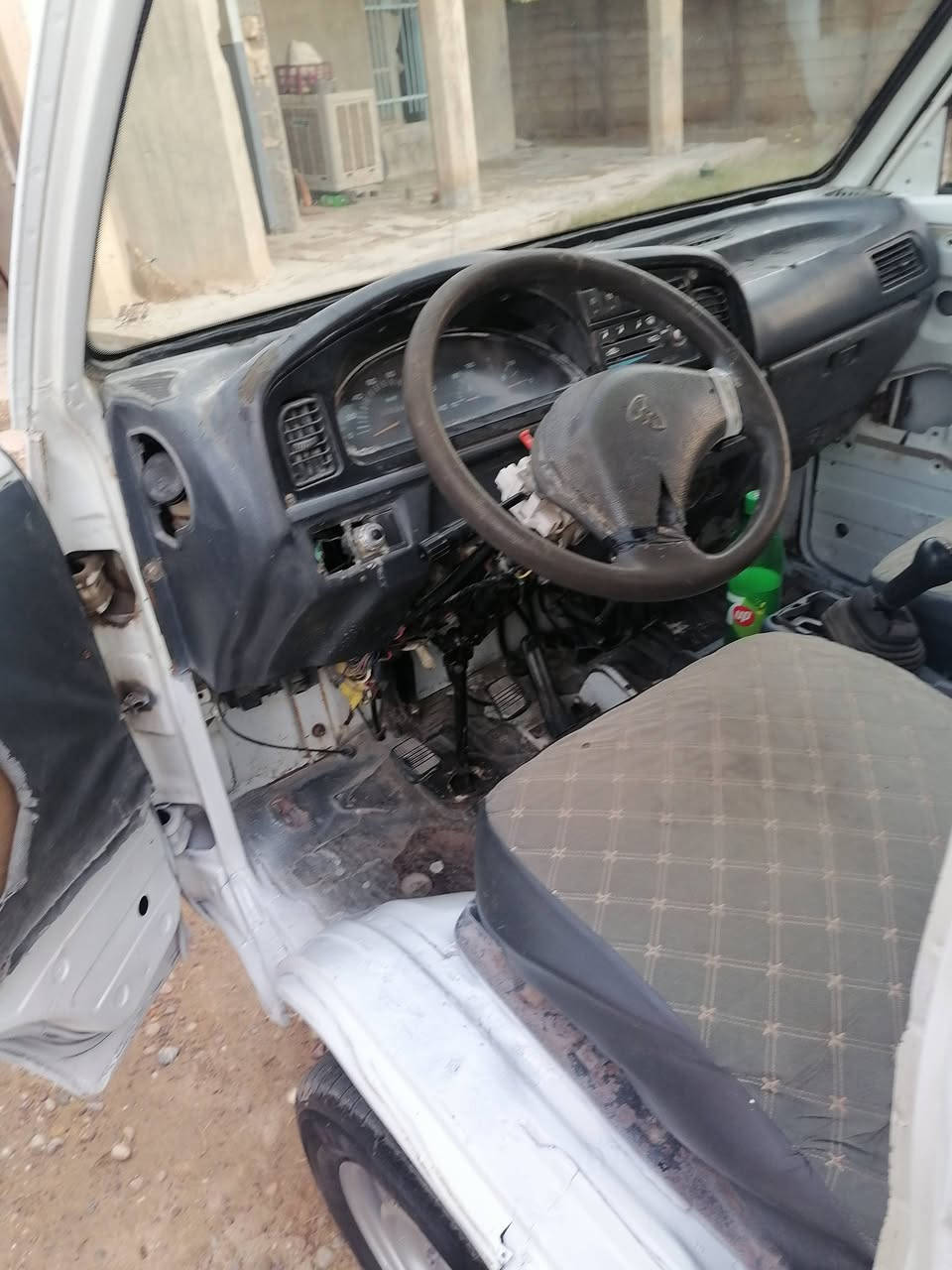 فاو للبيع أوراق كامله السياره جاهزه معمره بس المحرك بدايت صرف سعره ١٤ وبيه مجال شويه مستعجل عل بيعتها محتاج اتصال رقم تلفون ***********
