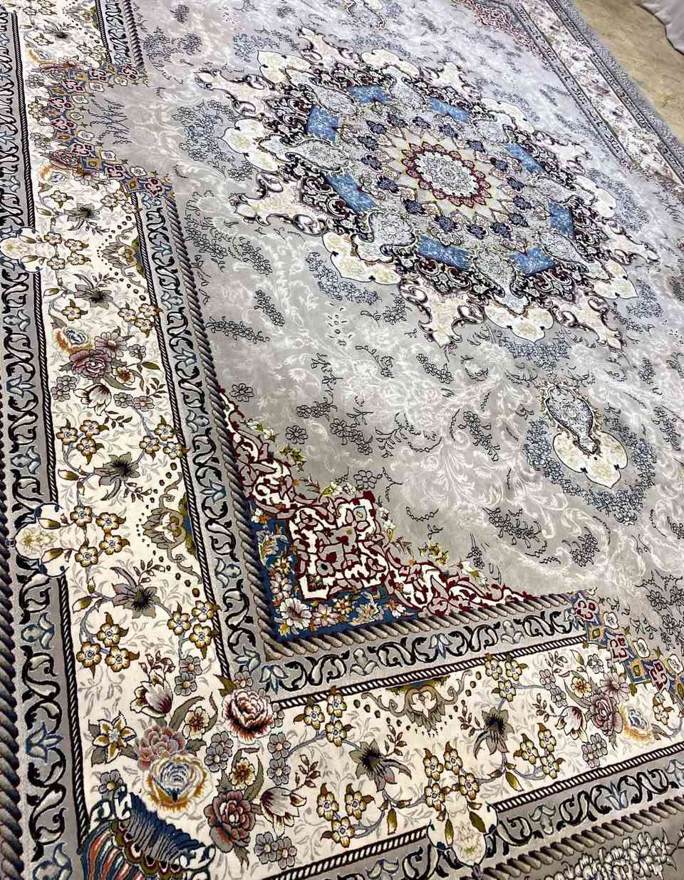 يالله مكلفه بلنشر غراض للبيع زوليه كاشان مامستعمله بس على كد القياس ب٣٠٠كراسي زان مع ميز طعام نفس الصوره كامل موصفات ب٥٢٥ جربايه نفر مع الدوشك اصلا مامستعمله  ب١٢٥ طباخ شغال نظيف جدا ب١٤٠ وكلهن بيهن مجال المراسله على الخاص


**إذا كنت صاحب هذا الإعلان وتريد حذفه لأي سبب، رجاءا أرسل رسالة إلى الدعم الفني**
