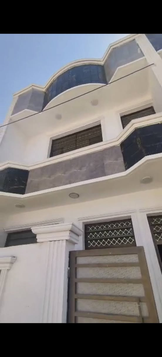 يالله يوجد بيت مساحه 75 متر اللبيع طابقين يتكون ثلاثه غرف نوم وصاله ومطبخ وخدمات زيرو لبيت موقع الدوره ابودشير خط نفط طابو زراعي سند 25 قرار محكمه مشمول بلطابو السعر 85 وبي مجال قليل الاستفسار ***********
