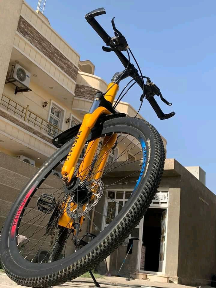 السلام عليكم حبايب
عندي هذا البايسكل جبلي🚲 وسريع ماركت MAGNATE الأمريكية 

مكينة من ماركة Shimano اليابانية سبع سرع خلفي ثلاث سرع امامي 

تايرات جدد تجي وتشوف بعينك ومتأكد راح يعجبك بايسكل جديد ومرتب 

السعر 99 بس💥 ويا ثنين بم نفخ تاير هدية

 اتمنى الي يدخل خاص كون شراي🤍

وهذا الرقم ***********
