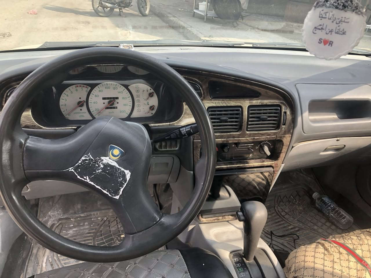 بروتون٢٠٠٥بيهه حزام صبغ وطخه بجنطه خفيفه بيهه خيط تبخير بالمكينه بس متنقص دهن ولا شي بس من صلنصه التدخين خفيف ميبين السعر ٣٨بي مجال بسيط حك الجيه مكان بغداد الكاضميه للاستفسار اتصل ع رقم ***********ممتواجد ع فيس
