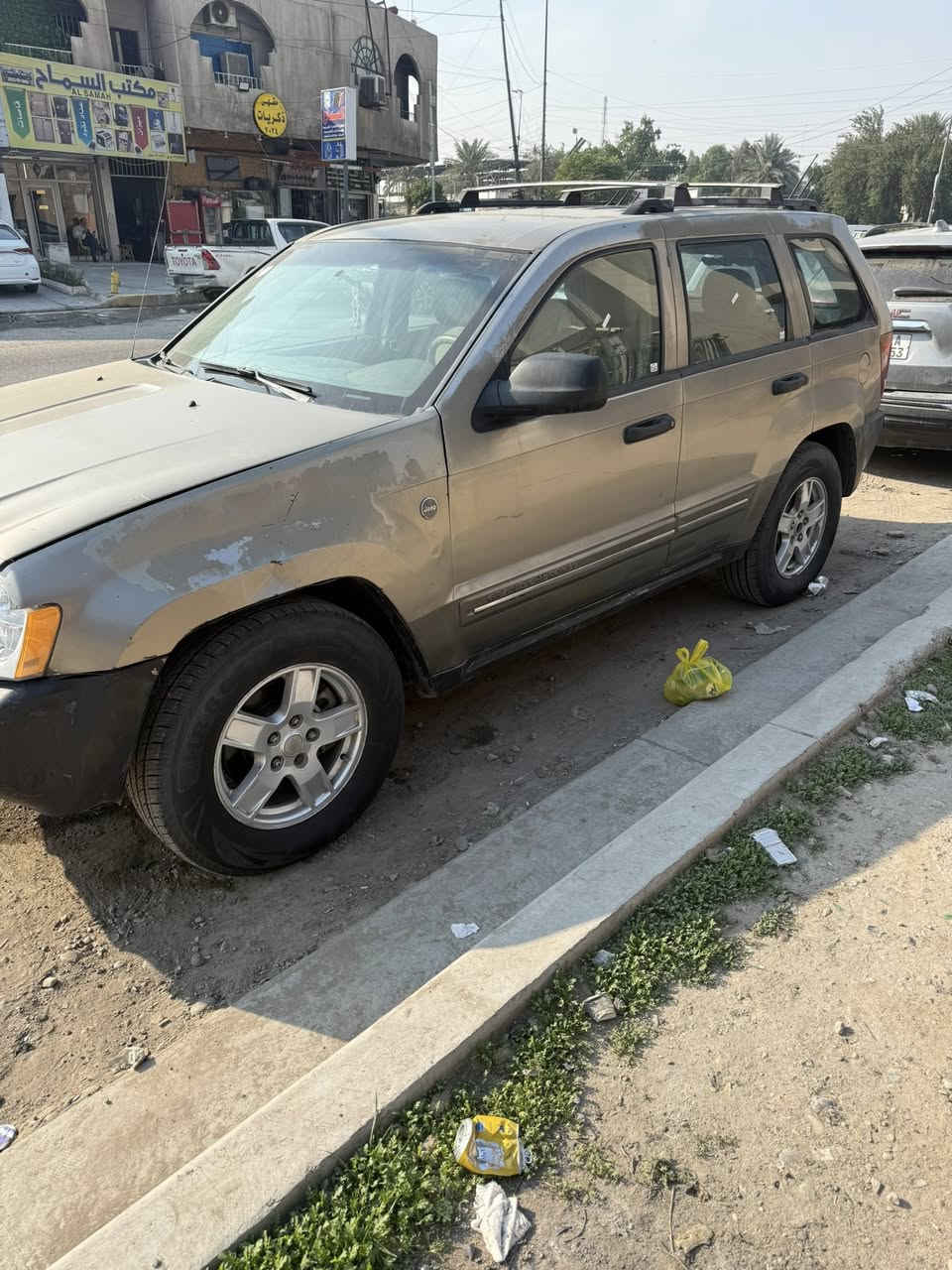 سلام  عليكم. سياره جيب للبيع سياره نضيفه مكينه 6سلندر كير جديد. تخم تيارات جديد سياره شغاله سعر 87 و بي مجال حك الجيه  مكان شارع فلسطين 
***********
