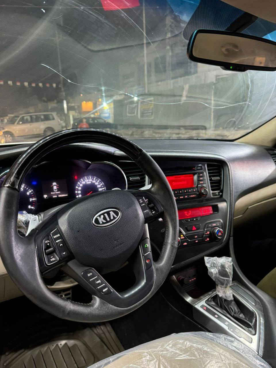 سلام عليكم للبيع اوبتيما 2012 خليجي
گير محرك كفاله  
المواصفات 
بصمه تشغيل وابواب 
تحكمات 
مري شفط 
نضام ترحيب 
محركها ٢٤٠٠ دوش 
بيها  بارد بل لغد 
السعر 117 وبيهه مجال 
للاستفسار : ***********
