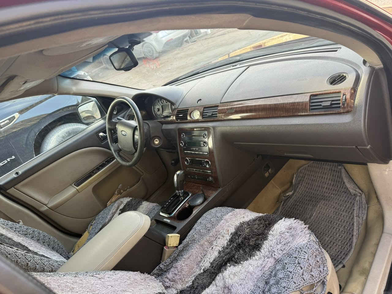 السلام عليكم
فورد تورس 2009

السياره فول لمتد 

كشنات كهرباء 
كشنات ذاكره 
فتحه  سقف 
كشنات جلد 
حساسات اماميه خلفيه
رمز سري بلباب 
 وبعد بيه مواصفات الفورد معروف بلمواصفات

حادثه جاملغ  عكس السايق الخلفي 

قبل مده نصبغت حزام للجماليه فقط 
سياره خير من الله 
منضومه غاز السياره مخليله اصليه 
رقم نكليزي جديد 

مكينه وكير خير من الله  
سعر 70 

‭0781 048 7033‬
