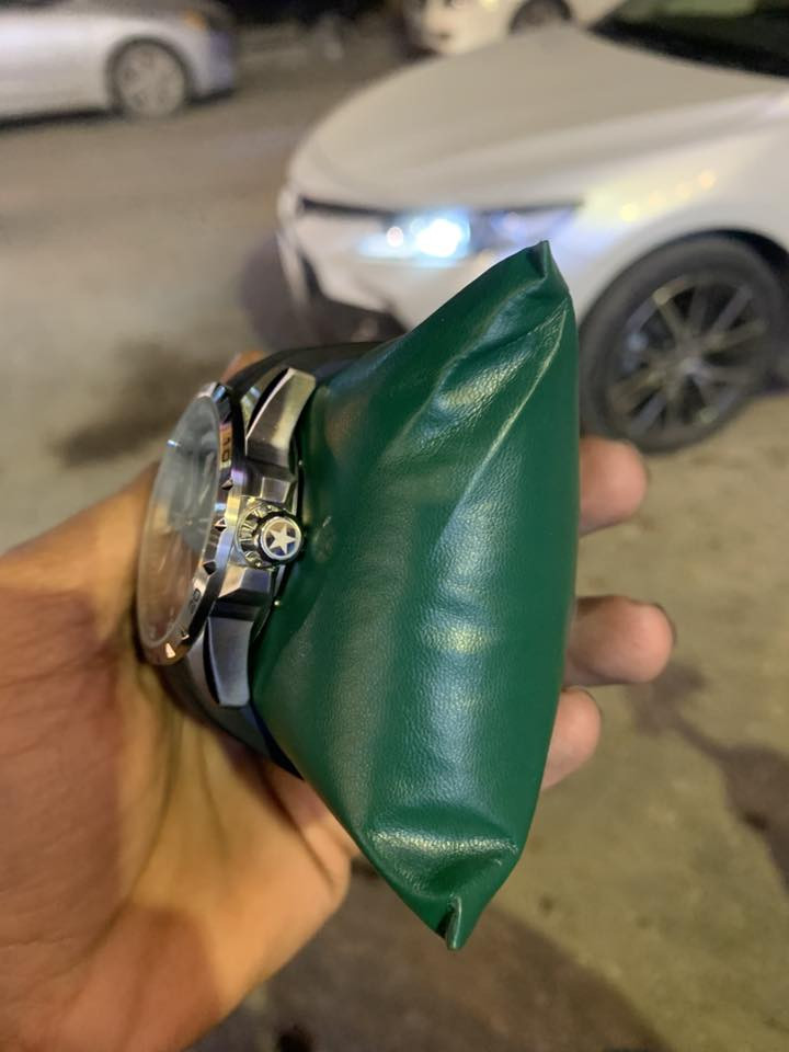 ساعه ديسيو اوتماتيك ضهر كشف  جديد غير مستخدم كامل 

مرفقاتها #مزاد يبدي من ٣٥ وشكد متوصل ابيع ساعه غاليه حبايب بل عافيه على ياخذها


**إذا كنت صاحب هذا الإعلان وتريد حذفه لأي سبب، رجاءا أرسل رسالة إلى الدعم الفني**