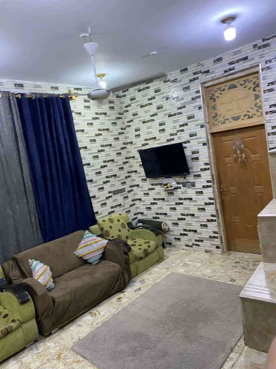 دار للبيع طابو زراعي سند 25 مساحه 120م واجهه 5م طابقين ثلاث غرف نوم مع استقبال وكلدور ومطبخ ومجمع صحيات بناء جديد عنوان الدار حي الصحه فرع الجامع الهندي 6 م عرض الشارع تبليط للدار السعر 170مليون قابل للتفاوض للاستفسار الاتصال على الرقم *********** أو مراجعه مكتبنا الكائن في الجزائر مقابل مجبس التمور أو مدرسه الطريق الى المئه
