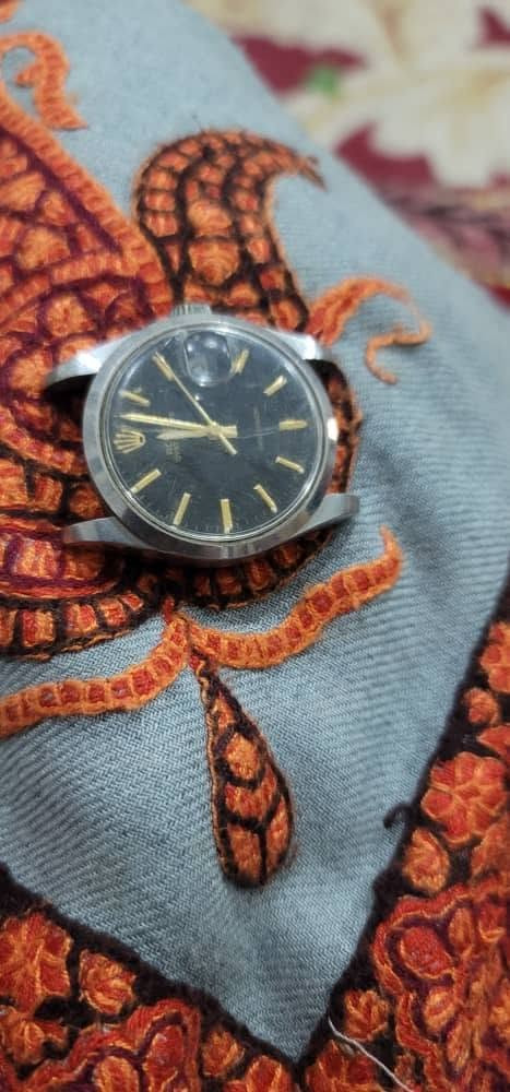 للبيع: Rolex Oysterdate فنتج أصليه 100% ⌚⚓
المواصفات السريعة:
- المكينة: أوتوماتيك سويسري Caliber 1570 مختومة 
- المقاس: 36mm كلاسيك رجالي
- الحالة: فنتج أصلي، شغالة ممتازة وتحافظ الوقت
- ظهر أملس ستيل: طبيعي لموديلات Oysterdate القديمة

السعر: 1500$ نهائي للجادين 
المكان: صنعاء 
الفحص: متاح عند أي فني تختاره قبل الاستلام
للتواصل واتساب: 775522807

البيع لعدم التفرغ. السومة العالية. اسير موجود


**إذا كنت صاحب هذا الإعلان وتريد حذفه لأي سبب، رجاءا أرسل رسالة إلى الدعم الفني**