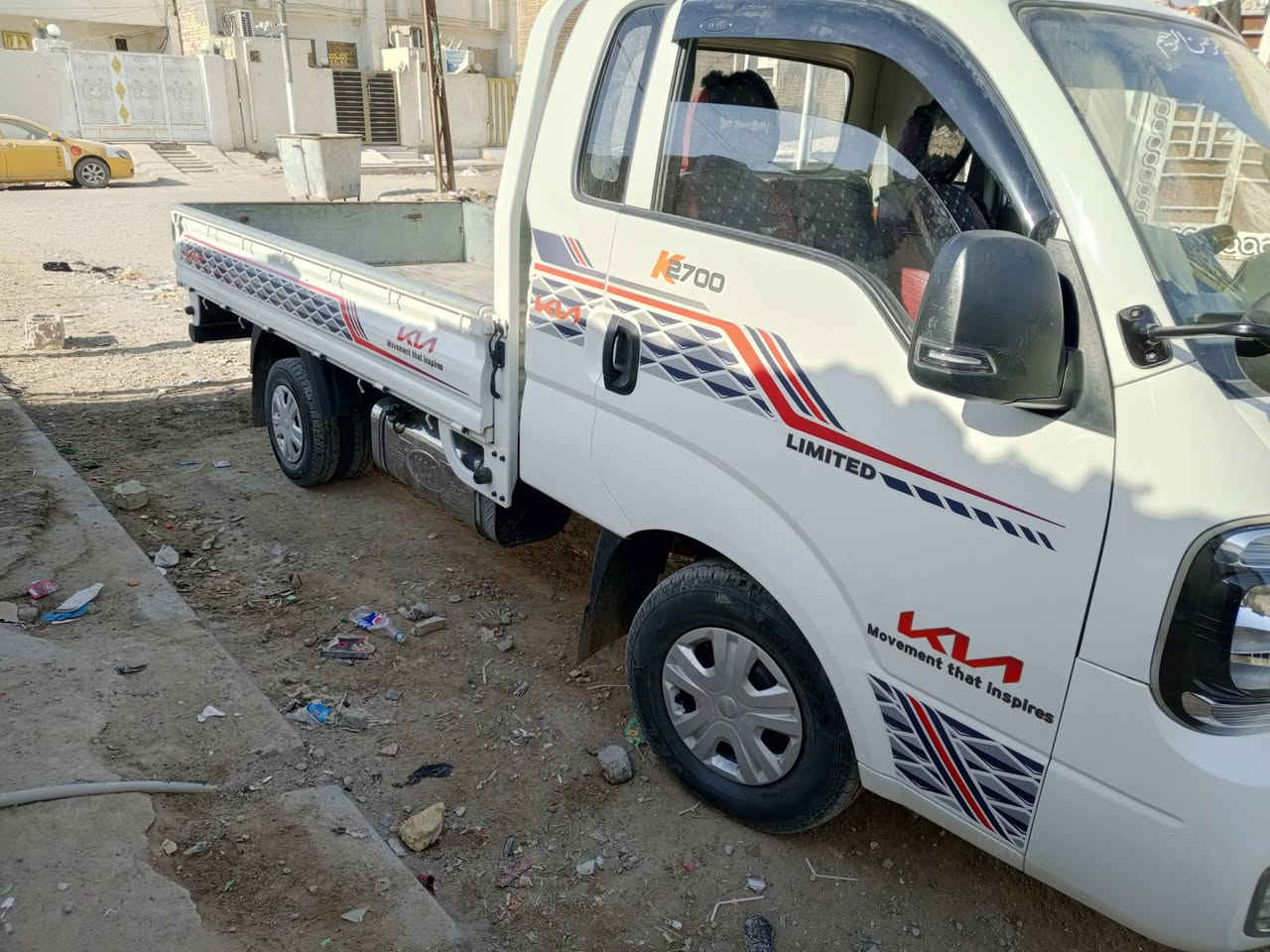 كيا للبيع موديل 22 مكفولة كفاله عامه ‏‪***********‬‏
ماشيه 100الف مكان السياره العماره السعر 140وبيه مجال قليل
