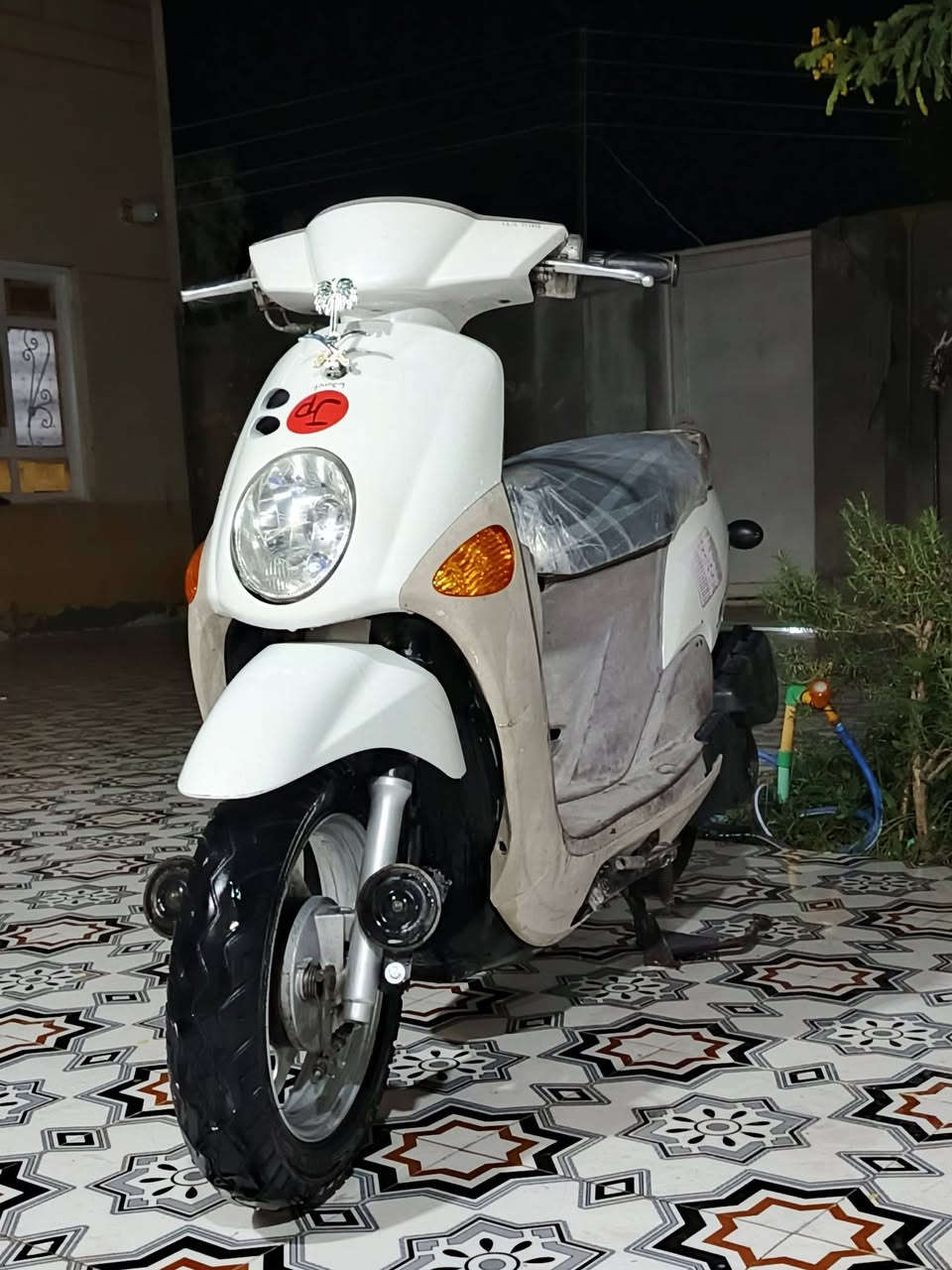 السلام عليكم
ماكس فله انضف من الصور كلشي بلادي ختم واحد حته الدواخل مختمه بيه شلعه ومعدل فول ترايك وين ما تريد الدراجه مال جناي ماشيه 5 الاف السعر خاص او ***********
والما يعرف اسعارهن لا يتعبني
