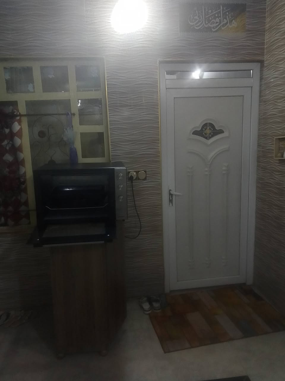 تم ايعاده النشر دار للبيع مساحه 90 متر مللك سند باسمي اني الشرعي دار طابقين يتكون الطابق السفلي من غرفتين ومطبخ وحمام وتواليت الطابق الثاني غرفتين الموقع حي الكرامه قرب مول كنان نهايه الشارع من جهت الجمعيه رقم المبايل *********** السعر على الخاص
