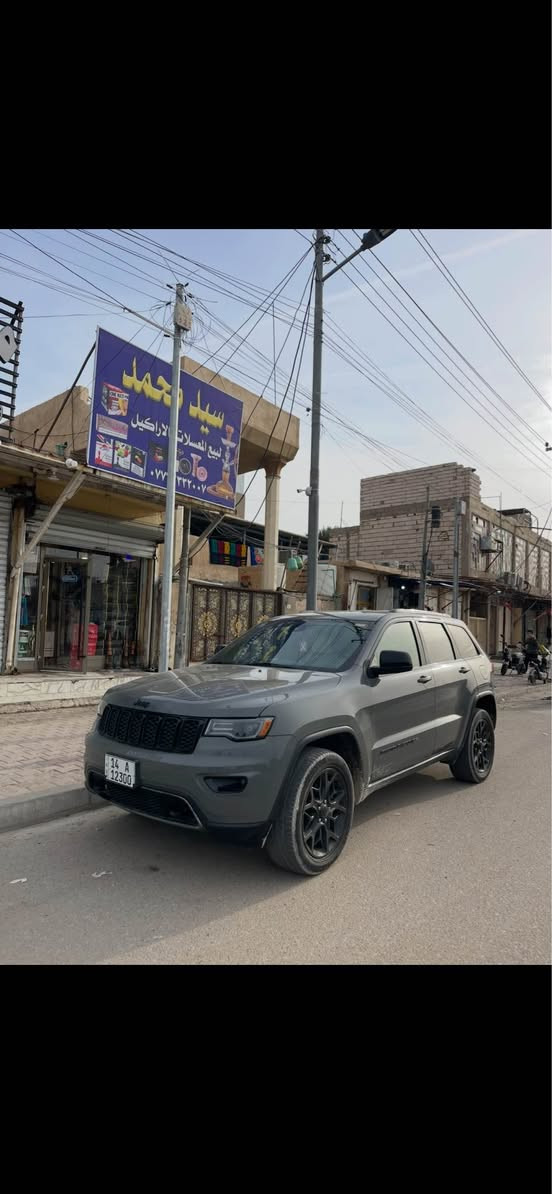 السلام عليكم للبيع جيب شيروكي 2019 فول مواصفات للاخير وارد كندي بيها جاملغ والبنيد فقط كلير بدون دواخل بدون معجون السيارة كفالة مكينه كير حدادية طخم تاير كله جاهز والسيارة فول مواصفات للاخير رقم بصرة الجديد  تحويل ثاني يوم بأسم المشتري السعر 207 والشراي يتصل وبالخدمة *********** مكاني البصرة البصرة, العراق
