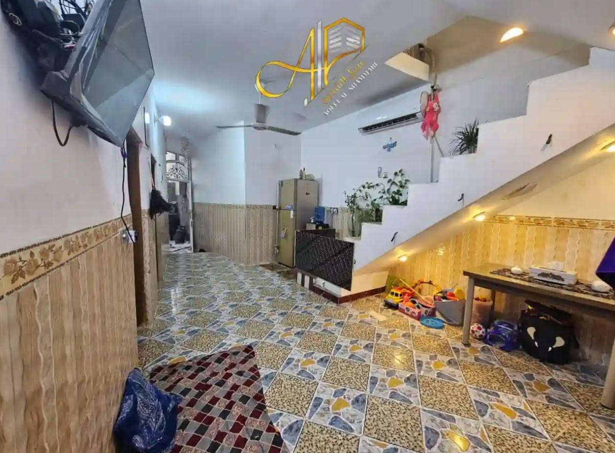 🏡 دار للبيع – سند 25
📍 الموقع: حي المعلمين – حي المرتضى، قرب روضة حيدر الكرار

🔹 المساحة: 100 م²
🔹 البناء: بلوك وسقف مسلح

🏠 يتكون من:
* غرفة نوم
* استقبال
* صالة
* مطبخ
* مجموعة صحيات داخلية وخارجية

📌 موقع هادئ ومناسب للسكن

💰 السعر: على الخاص

📞 للاستفسار: ***********

🏢 مكتب عقار أهالي المسيب
📍 حي المعلمين الثالثة – قرب جامع محمد الجواد
